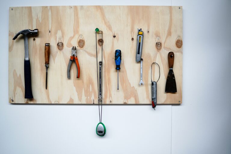 découvrez notre large gamme d'outils professionnels pour tous vos besoins de bricolage, jardinage et construction. trouvez les outils indispensables pour mener à bien vos projets avec efficacité et précision.