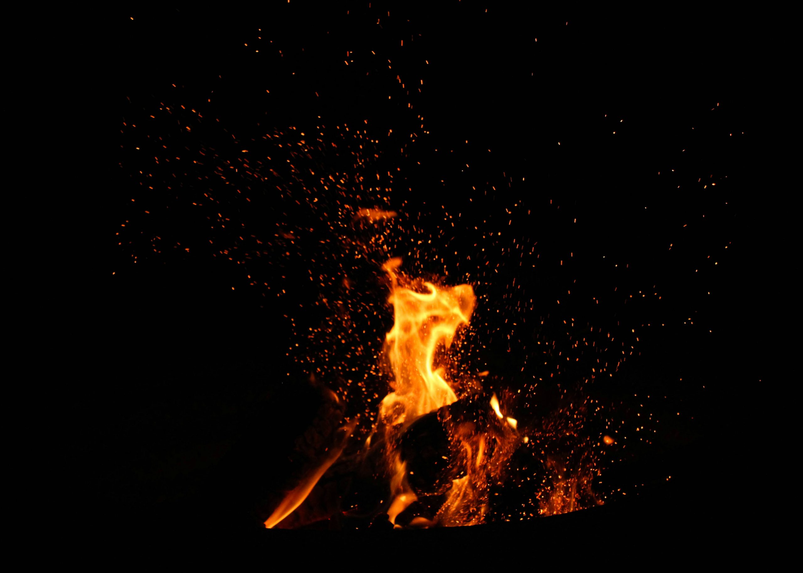 découvrez tout sur le feu : son origine, ses différentes formes et son rôle dans la nature.